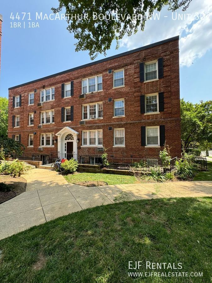 Top Floor Recently Updated MacArthur Blvd One Bedroom W/Parking Included property image