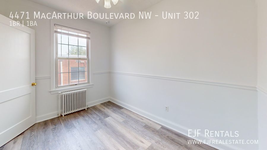 Top Floor Recently Updated MacArthur Blvd One Bedroom W/Parking Included property image