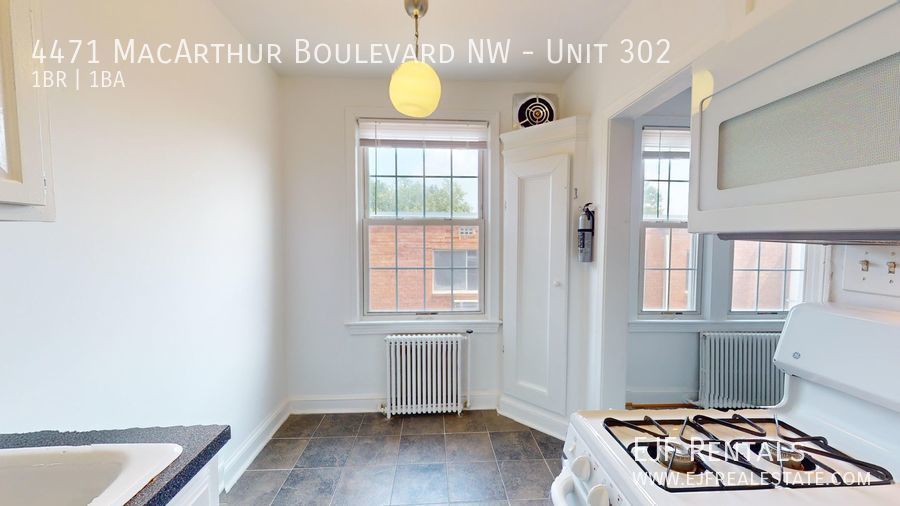 Top Floor Recently Updated MacArthur Blvd One Bedroom W/Parking Included property image