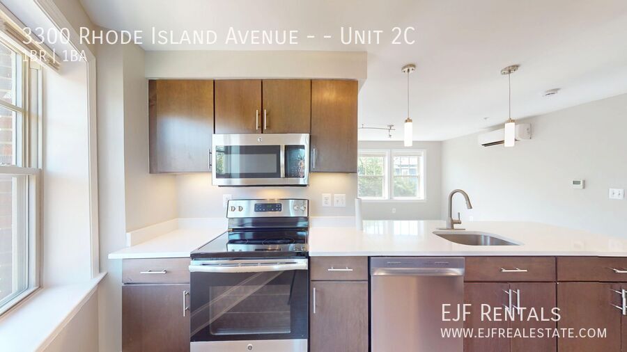 Cozy and BRIGHT One Bedroom in Mount Rainer- Beautiful Unit, Pets Welcomed! property image