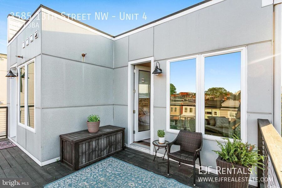 Stunning Three Bedroom Penthouse Condo W/Three Private Outdoor Spaces & Parking Included! property image