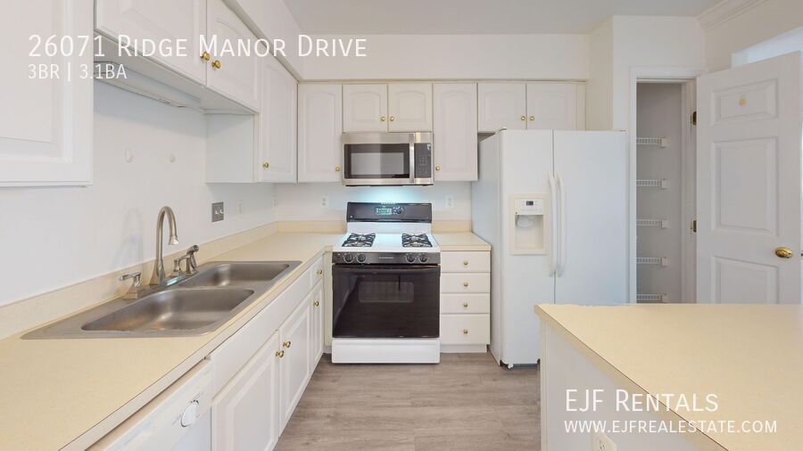 Spacious Family Three Bedroom Townhouse in Damascus! Pets Welcomed & Parking Included! property image