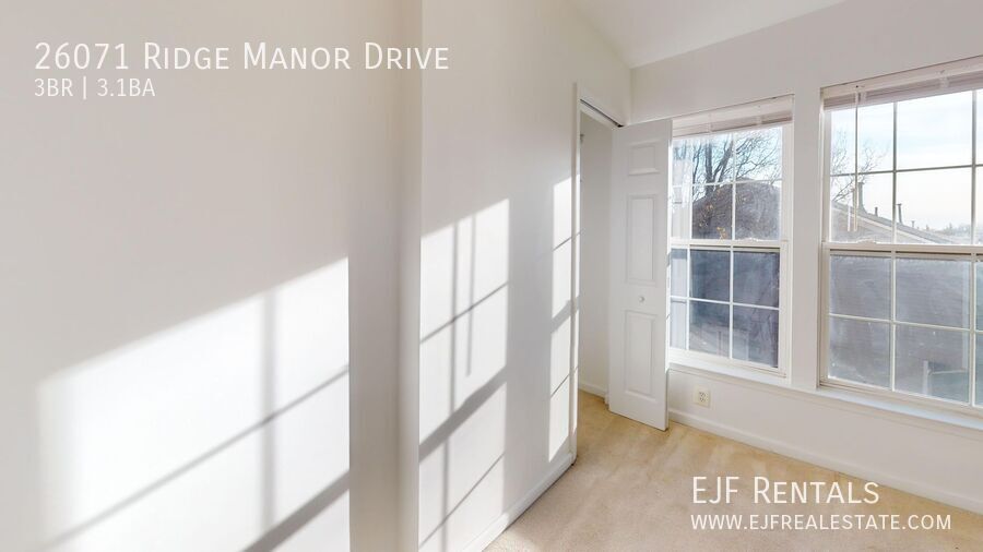 Spacious Family Three Bedroom Townhouse in Damascus! Pets Welcomed & Parking Included! property image