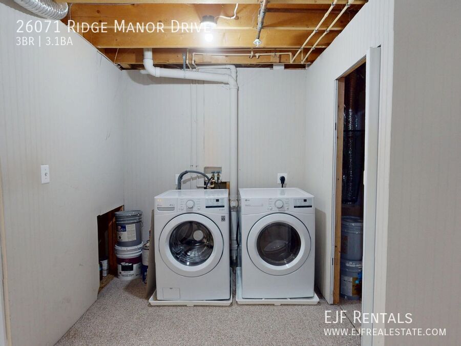 Spacious Family Three Bedroom Townhouse in Damascus! Pets Welcomed & Parking Included! property image