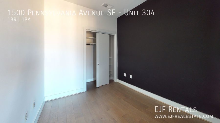 Updated Junior One Bedroom W/Full Sized Washer/Dryer, Large Bathroom, Spacious Kitchen, & More! property image