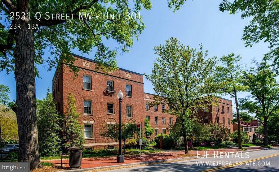 Top Floor Georgetown Two Bedroom in Amazing Location! property image