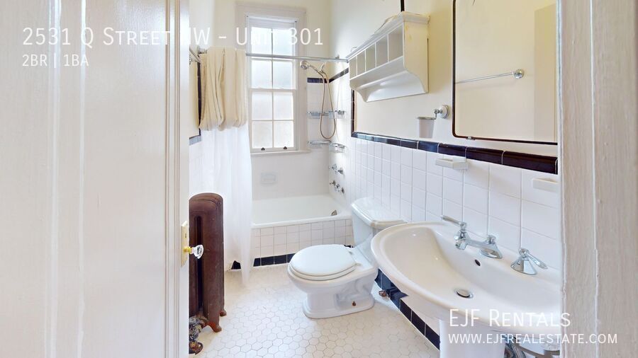 Top Floor Georgetown Two Bedroom in Amazing Location! property image