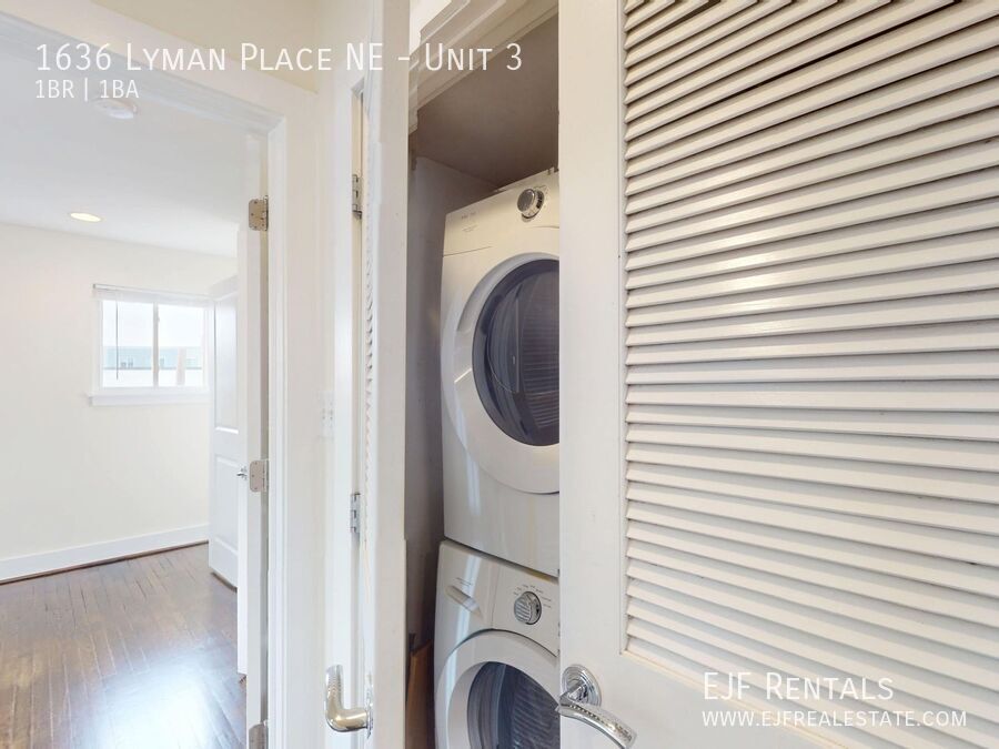 Updated One Bedroom W/Stainless Steel Appliances, Pets Welcomed, & Washer/Dryer In Unit! property image